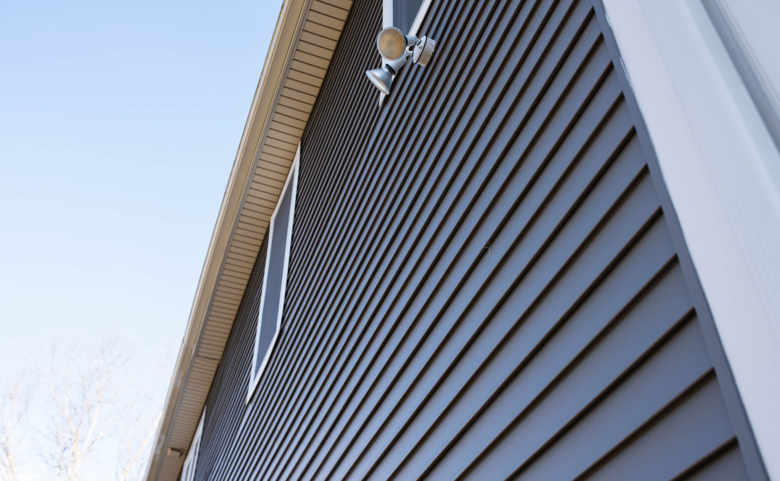 siding-on-a-house-with-an-outdoor-light-2026-03-10-01-00-04-utc